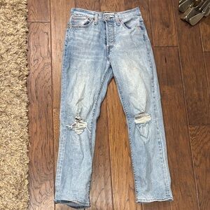 Sz 27 Levi’s wedgie straight distressed at the knees